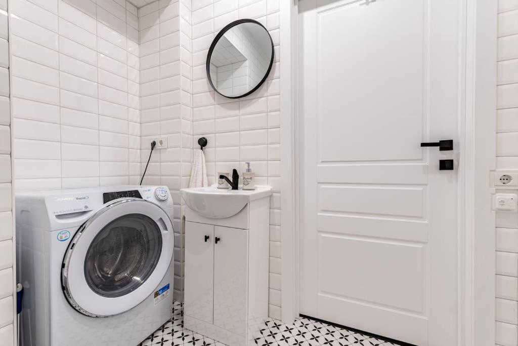 Modern Flat In Old Town Kaunas - Free Parking & Self Check-In Екстериор снимка